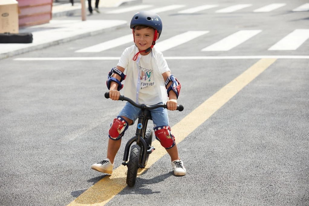 Micro Balance Bike Black 8 Micro Balance Bike Black – Bild 6