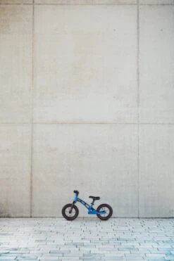 Micro Mobility GB0032 Micro Balance Bike Deluxe Laufrad, Schwarz-Blau -Djeco Geschaft 7630053529222 7