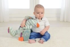 Dolce Primo Aktivitätsspielzeug Känguru Ozzie - 38 Cm 13 Dolce Primo Aktivitätsspielzeug Känguru Ozzie - 38 Cm -Djeco Geschaft 8718591953019 5