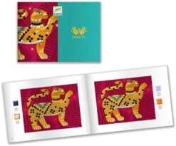 Djeco DJ09422 Djeco Kinderkunst Mosaik Glitzer: Im Herzen Des Dschungels -Djeco Geschaft djeco knutselset glitter mozaiek jungle