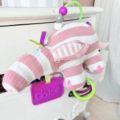 Dolce Primo Aktivitätsspielzeug Ameise Bär Alice - 18 Cm -Djeco Geschaft dolce toys aardvark