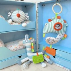 Dolce Primo Aktivitätsspielzeug Chamäleon Leon - 17 Cm 23 Dolce Primo Aktivitätsspielzeug Chamäleon Leon - 17 Cm -Djeco Geschaft dolce toys activity hanging chameleon 1