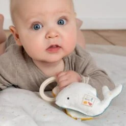 Fehn 056082 Greifling Nilpferd & Wal FehnNATUR – Bio-Babyspielzeug Mit Rassel Und Raschelpapier Für Babys Und Kleinkinder Ab 0+ Monaten – Größe: 19 Cm 7 Fehn 056082 Greifling Nilpferd & Wal FehnNATUR – Bio-Babyspielzeug Mit Rassel Und Raschelpapier Für Babys Und Kleinkinder Ab 0+ Monaten – Größe: 19 Cm -Djeco Geschaft fehn 056082 greifling nilpferd wal fehnnatur bio babyspielzeug mit rassel und raschelpapier fuer babys und kleinkinder ab 0plus monaten groesse 19 cm 3