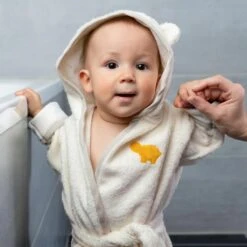 Fehn 056464 Bademantel FehnNATUR – Kuscheliges Kapuzen-Handtuch Mit Tiermotiv Aus 100% Bio-Baumwolle – Für Babys Und Kleinkinder Ab 6+ Monaten – Größe: 80 Cm -Djeco Geschaft fehn 056464 bademantel fehnnatur kuscheliges kapuzen handtuch mit tiermotiv aus 100 bio baumwolle fuer babys und kleinkinder ab 6plus monaten groesse 80 cm 2