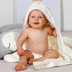 Fehn 071283 Kapuzenbadetuch Sleeping Forest – Bade-Poncho Aus Baumwolle Mit Süßem Fuchs Für Babys Und Kleinkinder Ab 0+ Monaten – Maße: 80 X 80 Cm -Djeco Geschaft fehn 071283 kapuzenbadetuch sleeping forest bade poncho aus baumwolle mit suessem fuchs fuer babys und kleinkinder ab 0plus monaten masse 80 x 80 cm 2