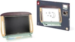 Janod - Holz Kreidetafel - Beidseitig Nutzbare Tragbare Maltafel Mit Schieferseite Und Whiteboard Für Filzstifte - Rutschfester Ständer - Mit 2 Kreiden, 1 Filzstift, 1 Schwamm - Ab 3 Jahren, J09631 7 Janod - Holz Kreidetafel - Beidseitig Nutzbare Tragbare Maltafel Mit Schieferseite Und Whiteboard Für Filzstifte - Rutschfester Ständer - Mit 2 Kreiden, 1 Filzstift, 1 Schwamm - Ab 3 Jahren, J09631 -Djeco Geschaft janod holz kreidetafel beidseitig nutzbare tragbare maltafel mit schieferseite und whiteboard fuer filzstifte rutschfester staender mit 2 kreiden 1 filzstift 1 schwamm ab 3 jahr 1