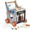 Janod J06478 „Brico'Kids“ Holz-Werkbankwagen Für Kinder, Magnetisch, Fantasiespielzeug, Mit 25 Werkzeugen Und Zubehör, Für Kinder Ab 18 Monaten, Mehrfarbig -Djeco Geschaft janod j06478 brico apos kids holz werkbankwagen fuer kinder magnetisch fantasiespielzeug mit 25 werkzeugen und zubehoer fuer kinder ab 18 monaten mehrfarbig