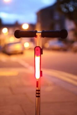 Micro Laufrad Zubehör Rollerlampe Rosa -Djeco Geschaft micro laufrad zubehoer rollerlampe rosa 3