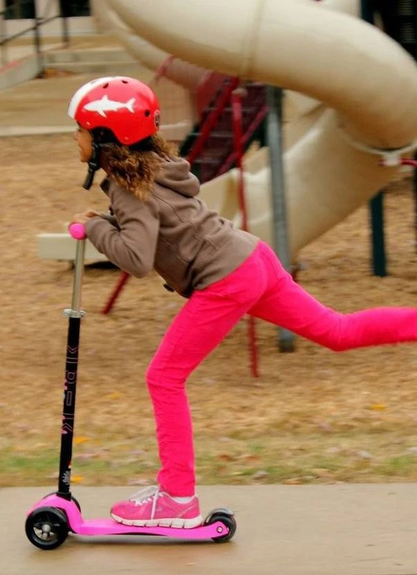 Micro Maxi Roller Knallrosa 4 Micro Maxi Roller Knallrosa – Bild 2