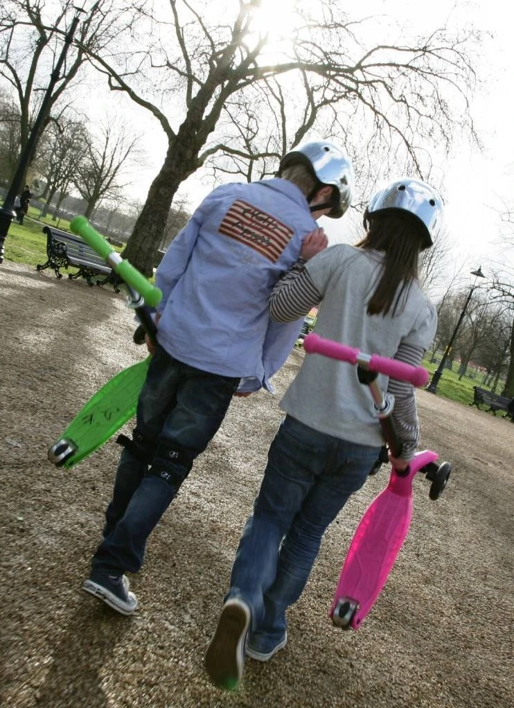 Micro Maxi Roller Knallrosa 5 Micro Maxi Roller Knallrosa – Bild 3