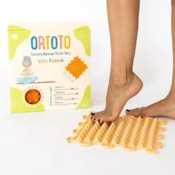 Ortoto Sensory Massage Puzzle Matte Kleine Pyramiden Karamell Milch -Djeco Geschaft ortoto sensory massage puzzle matte kleine pyramiden karamell milch 2