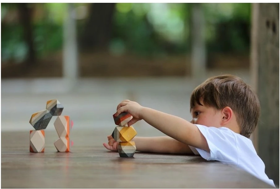 Plan Toys PlanToys Holzspielzeug Geo Stacking Felsen 4 Plan Toys PlanToys Holzspielzeug Geo Stacking Felsen – Bild 2