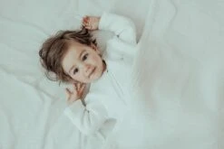 Snoozebaby Decke Kinderbett T.O.G. 2.0 Stone Beige - 100x150cm -Djeco Geschaft snoozebaby organic blanket cot tog 20 stone beige 100x150cm