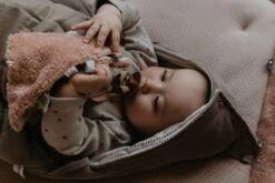 Snoozebaby Kuscheltier Sweet Dreaming Milky Rust - 25 X 25cm GOTS 11 Snoozebaby Kuscheltier Sweet Dreaming Milky Rust - 25 X 25cm GOTS -Djeco Geschaft snoozebaby organic comfort toy sweet dreaming 25x25cm milky rust