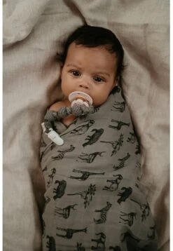 Snoozebaby Schnuller Schnur Sturm Grau -Djeco Geschaft snoozebaby schnuller schnur sturm grau 2