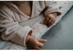 Snoozebaby Spieltuch Heiteres Spiel Pfirsich Blush - 75x95cm -Djeco Geschaft snoozebaby spieltuch heiteres spiel pfirsich blush 75x95cm 3