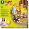 STAEDTLER 8034 16 LYST Katzen Fimo Kids Form&play Set (superweiche, Ofenhärtende Knete, Leichte Anleitung, Wiederverschließbare Box, Set Mit 4 Blöcken, 1 Modellierstab Und 1 Spielkulisse) -Djeco Geschaft staedtler 8034 16 lyst katzen fimo kids form play set superweiche ofenhaertende knete leichte anleitung wiederverschliessbare box se