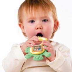 Tolo 80050 - Baby Activity Teether - Bezaubernder Beissring, 7.5 X 3 X 11 Cm -Djeco Geschaft tolo 80050 baby activity teether bezaubernder beissring 75 x 3 x 11 cm 2