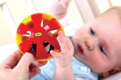 TOLO 7389170 - Rasselball -Djeco Geschaft tolo classic rammelaar bal 1