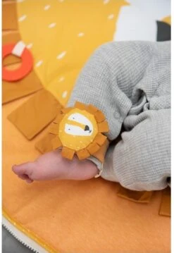 Trixie Handgelenks-Rassel - Mr. Lion 7 Trixie Handgelenks-Rassel - Mr. Lion -Djeco Geschaft trixie handgelenks rassel mr lion 3