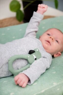 Trixie Greifling Aus Naturkautschuk - Mr. Polar Bear -Djeco Geschaft trixie natuurlijk rubber grijpspeeltje mr polar bear