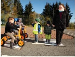 Beleduc X -Djeco Geschaft x 2